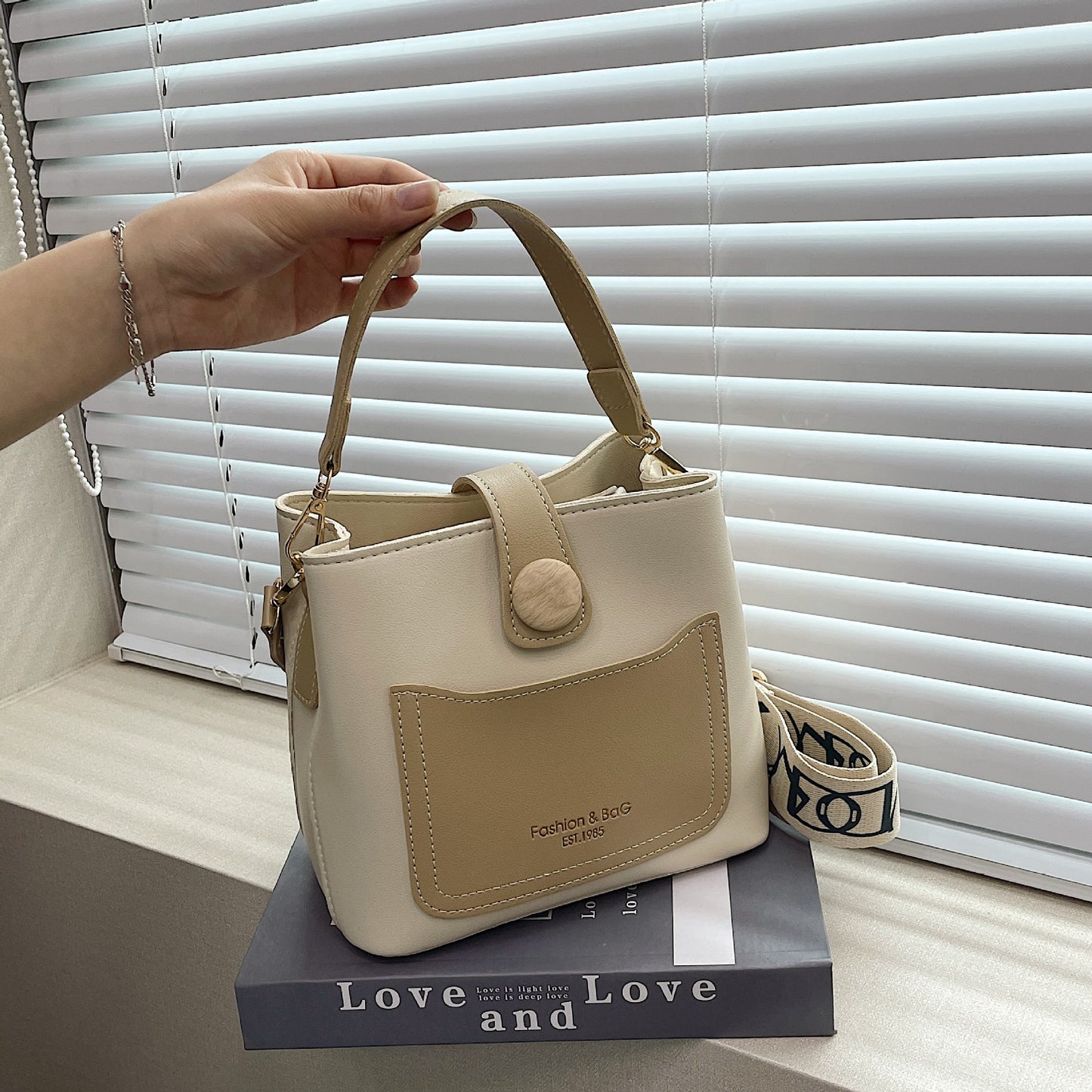 Bag women's crossbody small hand new shoulder bag trendy fashion large capacity portable shoulder cross body bag bucket bag